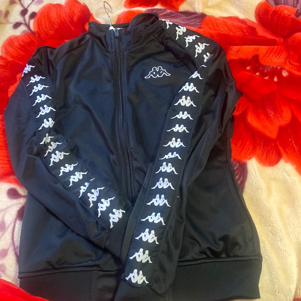 I am selling a kappa sweater, it’s black and white it’s a size small.